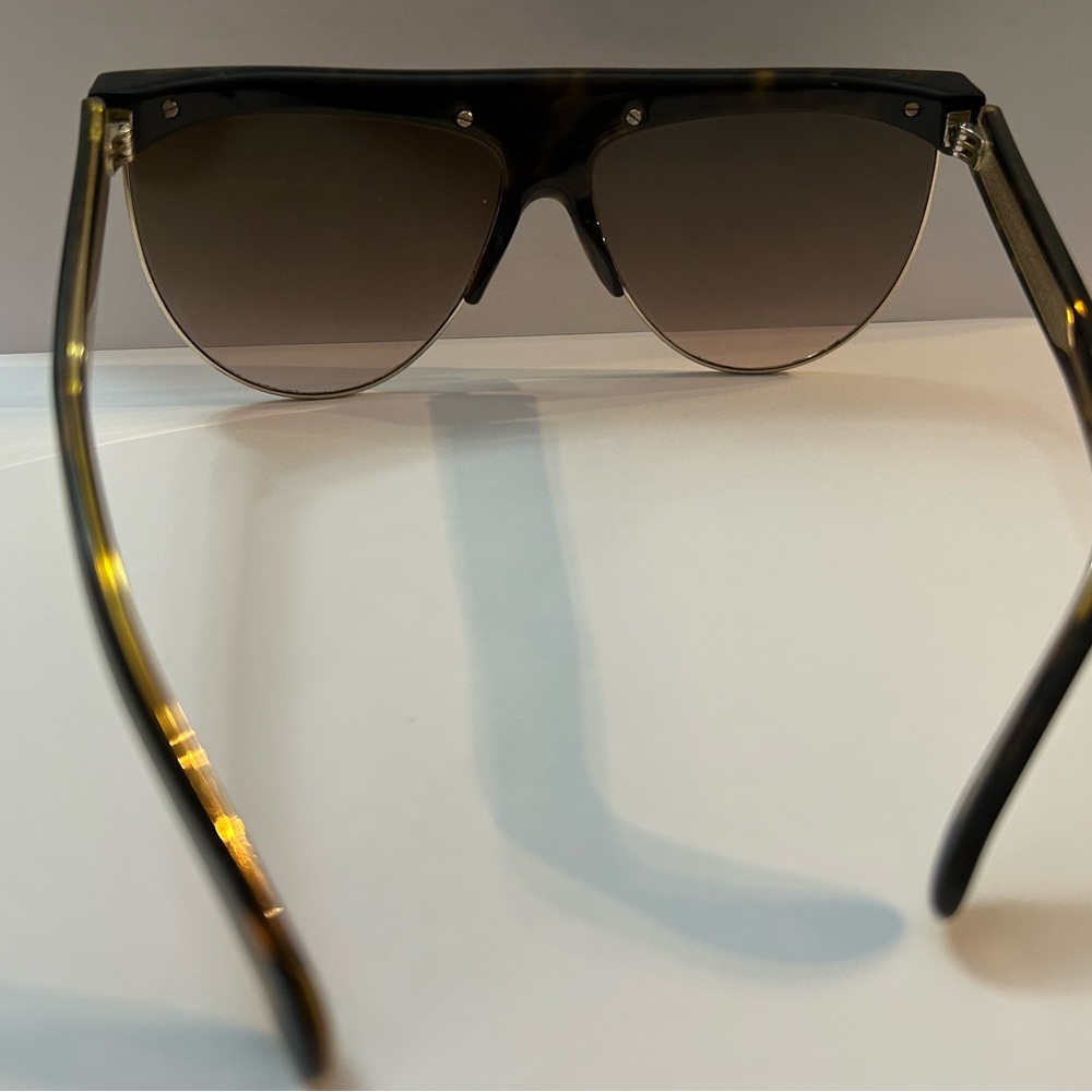 Tortoise Shell Sunglasses - Picture 4 of 4